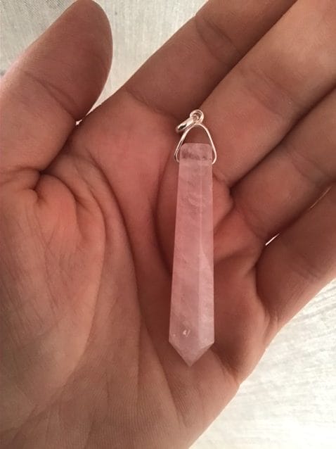 pendentif pointe de quartz rose