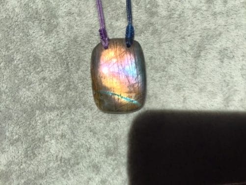 Pendentif labradorite arc en ciel Tropiques