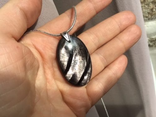 Pendentif hypersthene