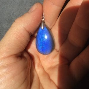 Pendentif labradorite goutte bleu profond