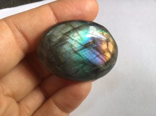 Galet de labradorite silver arc en ciel