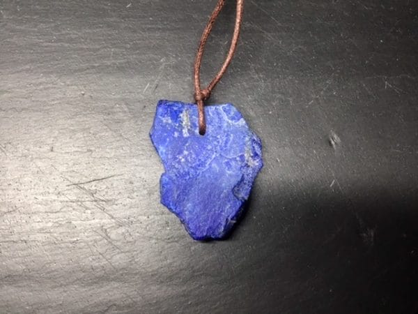 Pendentif-brut-de-lapis-lazuli