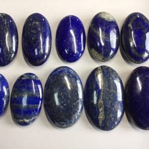 Choix de galets en lapis lazuli naturel