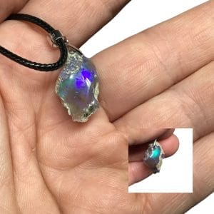 Pendentif opale wello bleu vert brute